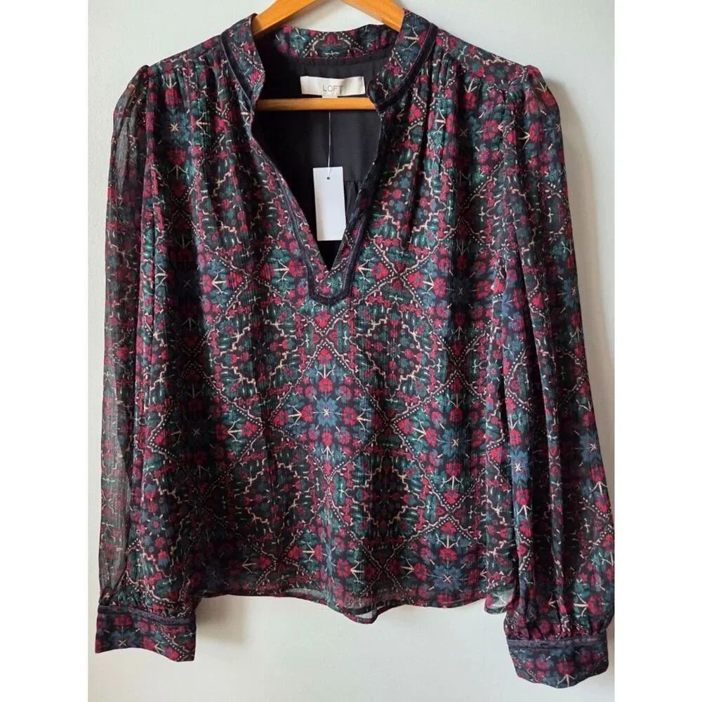 NWT LOFT PRINTED SPLIT V NECK LONGSLEEVES TOP SIZE M